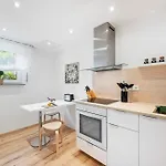 Neu Mit Terrasse! 2br 4beds- Schoenste Aussicht - Frisch Saniert- Barrierefreie! -mozart Zwei - 아파트 비트그하임-비징엔