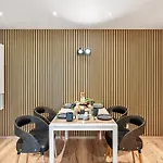 Neu Mit Terrasse! 2br 4beds- Schoenste Aussicht - Frisch Saniert- Barrierefreie! -mozart Zwei - 아파트 비트그하임-비징엔