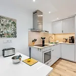 아파트 Neu Mit Terrasse! 2br 4beds- Schoenste Aussicht - Frisch Saniert- Barrierefreie! -mozart Zwei - 비트그하임-비징엔