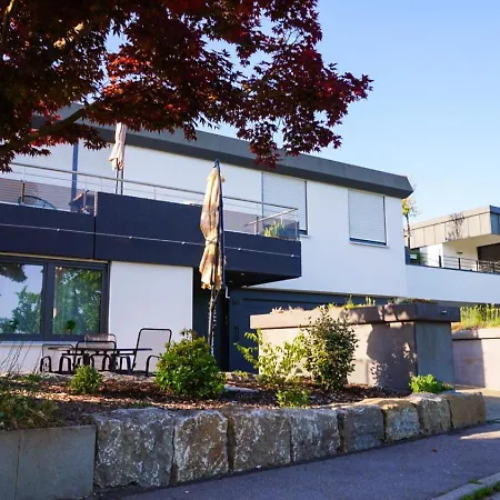 Moderne 2-zimmer-wohnung Mit Terrasse & Talblick *